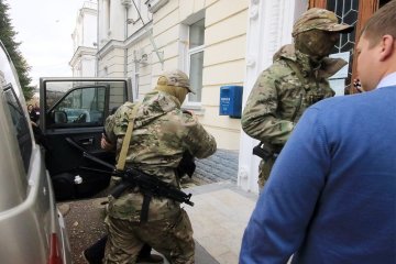Впереди - 14 лет неволи: оккупанты бросили в тюрьму украинских патриотов