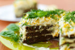Домашняя кухня: печеночный торт с чесноком