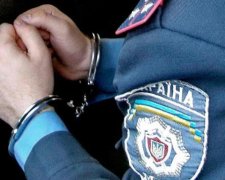 Киевские милиционеры пытались подбросить подросткам наркотики