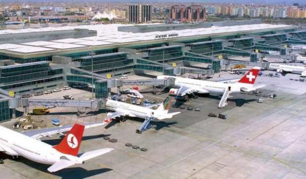 Алжирец выломал двери турецкого аэропорта, догоняя самолет