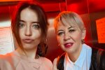 Дорофєєва зізналася, навіщо літала з красунею-мамою в клініку в Іспанії: "Хвороба завжди приходить несподівано..."