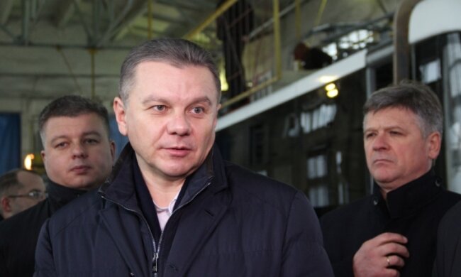 Винницкий мэр "озолотил" жену за один год