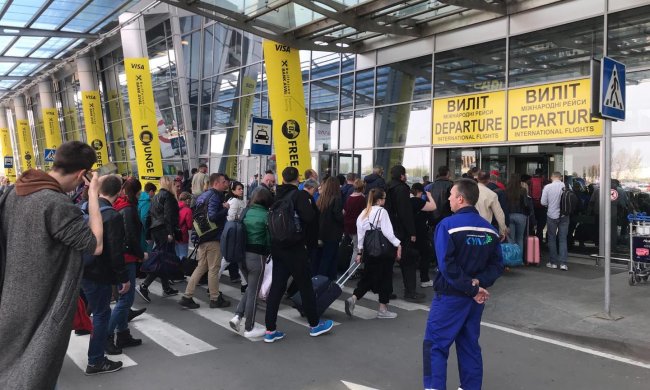 Київський аеропорт взяв у полон сотні пасажирів: усе вирішив телефонний дзвінок