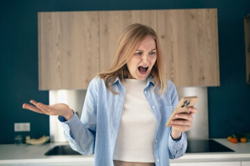 Мобільний телефон. Фото з відкритих джерел