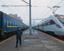 Уже страшно: Укрзализныця добьет пассажиров "горячей едой"