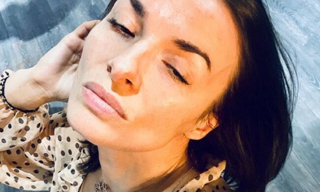 Надія Мейхер в пальто кольору зебри засвітила стрункі ніжки: Костянтин Меладзе втратив королеву