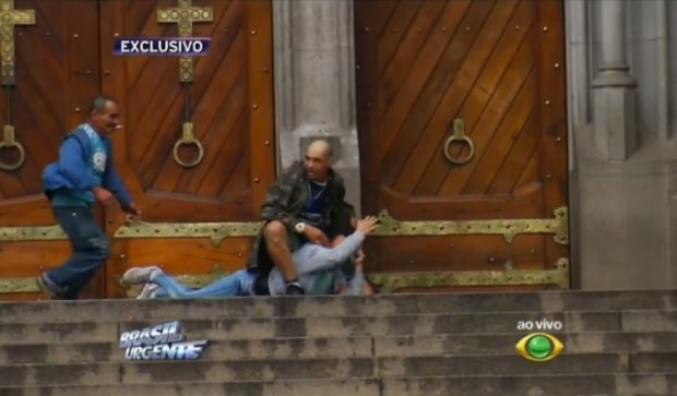 В Бразилии бездомный спас заложницу, ценой собственной жизни (видео)