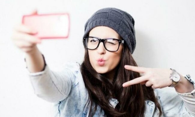 Як селфі впливає на шкіру обличчя