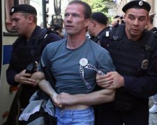 Читання конституції незаконне: у Москві "пов'язали" активістів