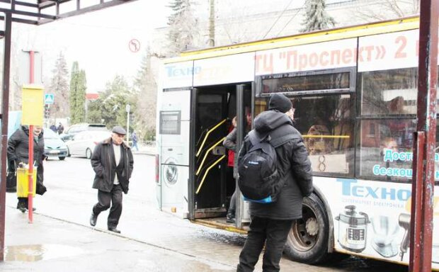 Черновицкие троллейбусы запоют для украинцев: "Веселого Рождества!"