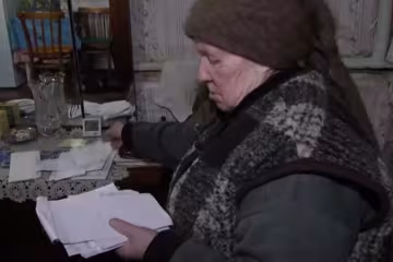 Платіжки за комуналку. Фото: скрін youtube