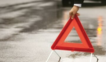 Mazda впала з мосту на Львівщині: безліч постраждалих