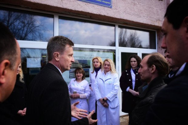 В Ужгороді влада намагалася зірвати зустріч кандидата у Президенти Наливайченка з виборцями