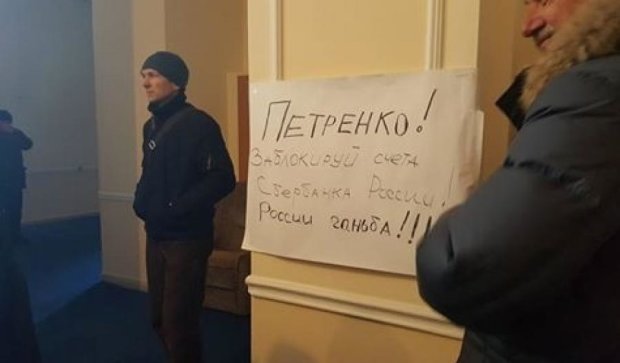 Активисты штурмуют Минюст (фото)