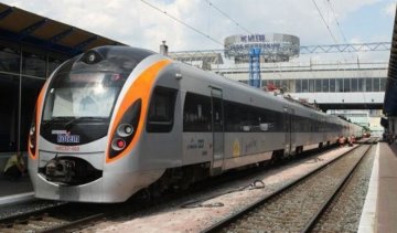 До травневих пустять додатковий швидкий поїзд