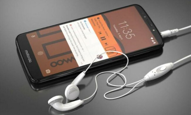 Motorola E5 Play: бюджетний смартфон за копійки