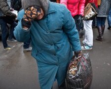 Внучка роками тримала бабусю в полоні заради квартири, старенька не милася і ходила під себе