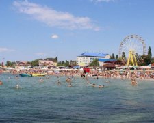 Гірше за акул: українські курорти облюбували гігантські тварюки зі щупальцями