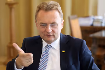 Львовянам показали, как замы Садового зарабатывают по 20 минималок