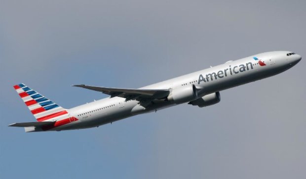Пилот американского пассажирского самолета умер во время полета