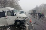 Місиво з автівок у Києві: довжелезний затор та черга "швидких"