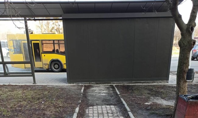 Дивна зупинка в Києві, фото: Facebook
