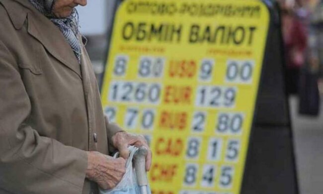 Курс валют на 29 липня: долар і євро вичавлять із гривні останнє