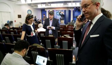 Стала відома реакція журналістів на скандальну витівку Трампа