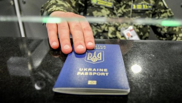 Посол Евросоюза пообещал украинцам безвизовый отпуск летом
