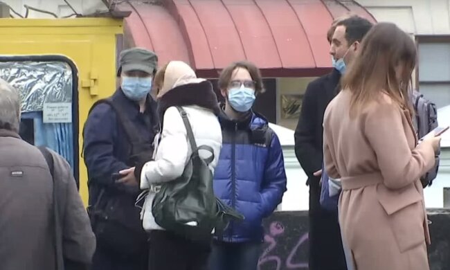 Люди на вулицях, скріншот: Youtube