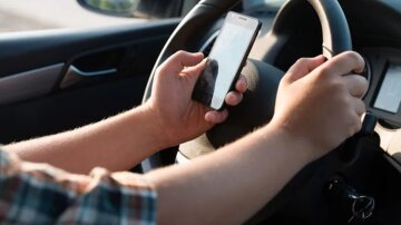 Зелена карта для виїзду за кордон: страхування авто