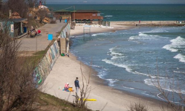 Одесса уходит под воду: жуткий шторм смыл уже несколько пляжей