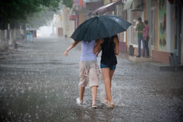 Погода в Дніпрі на 9 серпня: стихія пограє з українцями у "мокру п'ятницю", не забудьте парасольки