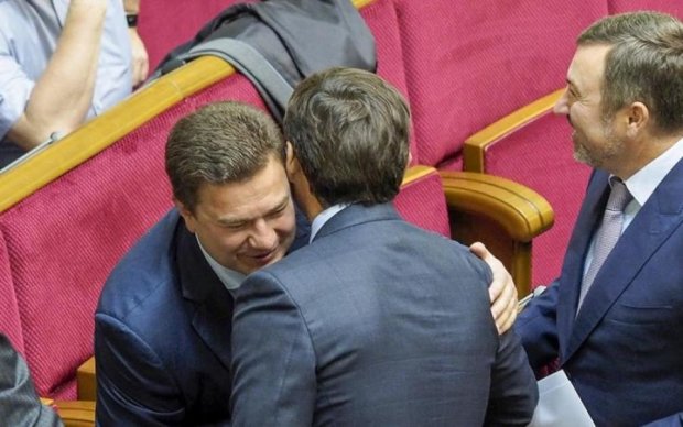 Дон Шоколоне: соцсети бурлят из-за сходки депутатов в резиденции Януковича