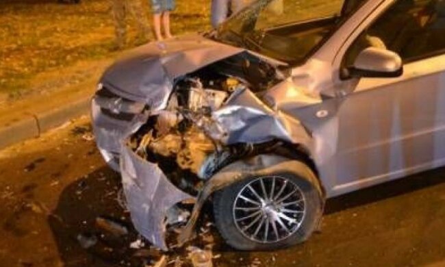 Пьяный лейтенант протаранил авто с беременной женщиной и ребенком (видео)