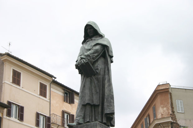 памятник Джордано Бруно