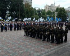 Дим та полум'я охопили Верховну Раду