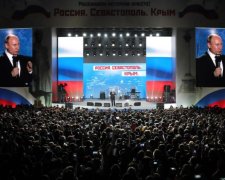 Крепко обнимаю: Путин выступил в оккупированном Крыму с циничной речью
