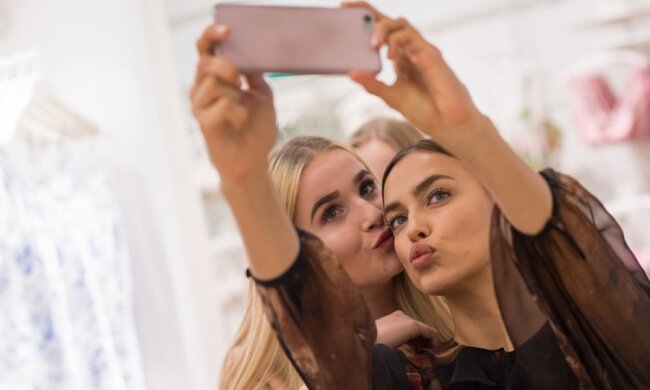 Новоиспеченная мамочка Шейк попалась в объектив