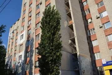 У Запоріжжі озвірілі малолітки розгромили орендовану квартиру і взяли на "мушку" господаря: моторошний заміс потрапив на камеру