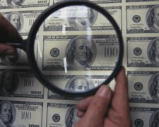 Україну заполонили донецькі долари