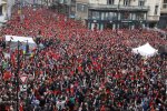Тисячі людей в столиці мітингують проти корупції, президент вже пакує валізи