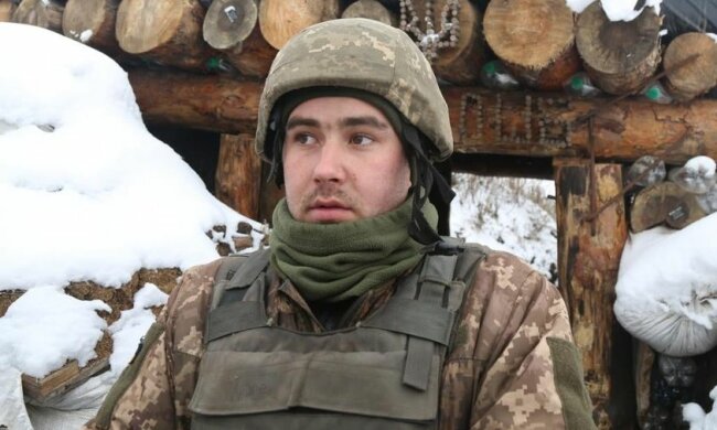 Молодой отец уже 5 лет на передовой и в отставку не собирается: "Честь служить с героями"