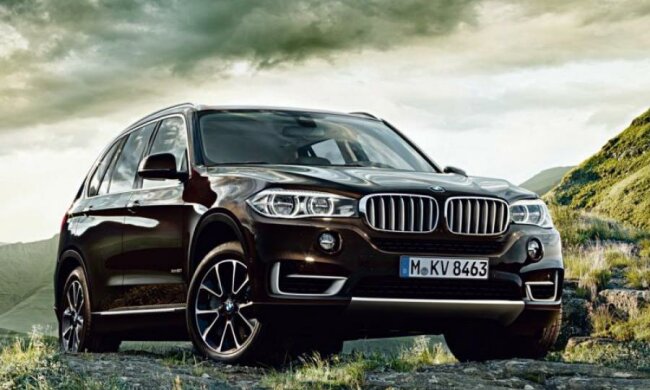 Фото оновленого BMW X5 злили в мережу