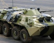 Пьяный российский военный украл БТР и снес спортплощадку