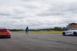 Porsche 911 Turbo S vs McLaren 720S скришот відео