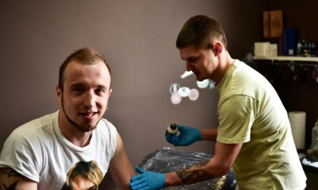 Введи улюблену під шкіру, носи її з собою завжди