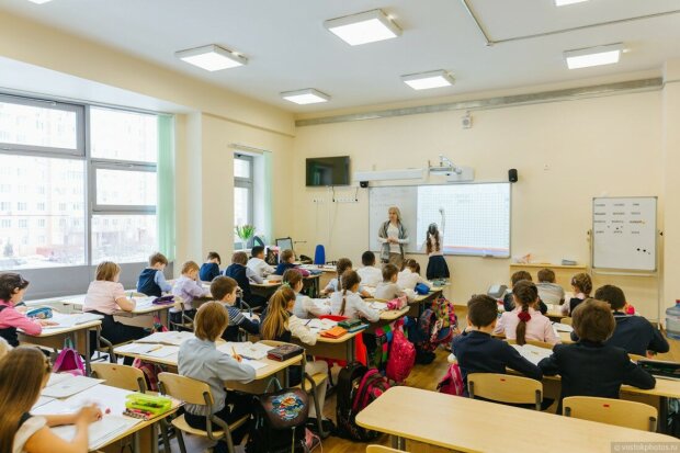 На Київщині вчитель "замурував" сотні дітей - не було виходу