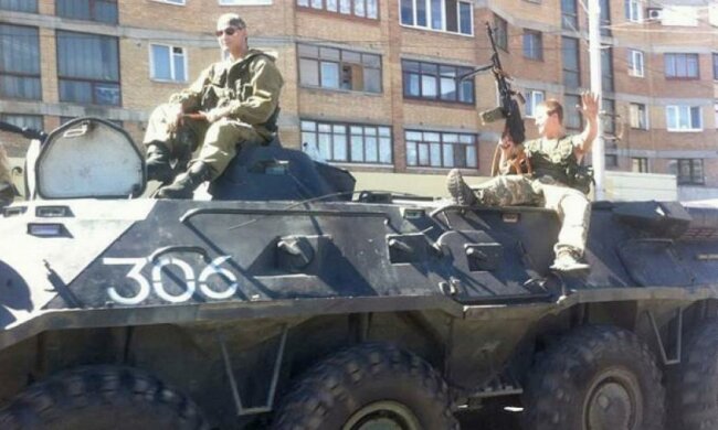 Бойовики в центрі Горлівки влаштували "святкову" виставку важкого озброєння