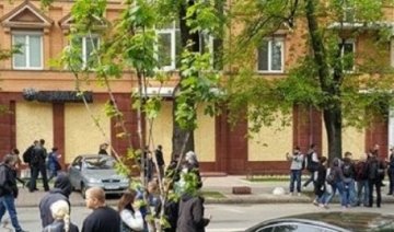 "Сбербанк Росії" забив вікна від пікетників